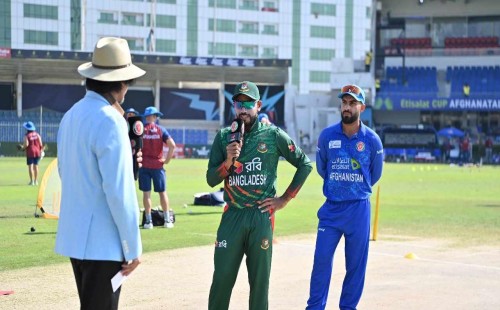 টসে জিতে ব্যাটিংয়ে বাংলাদেশ 