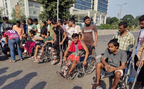 পঙ্গু হাসপাতালে তোপের মুখে স্বাস্থ্য উপদেষ্টা 