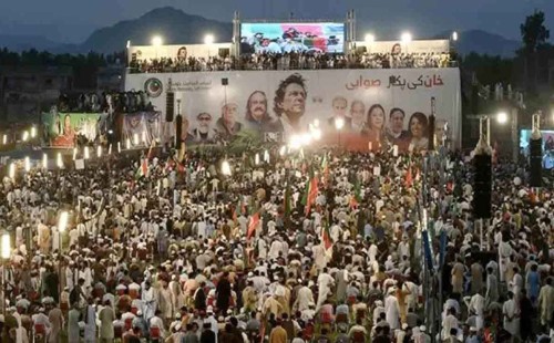 ইমরান খানের মুক্তির দাবিতে উত্তাল পাকিস্তান 