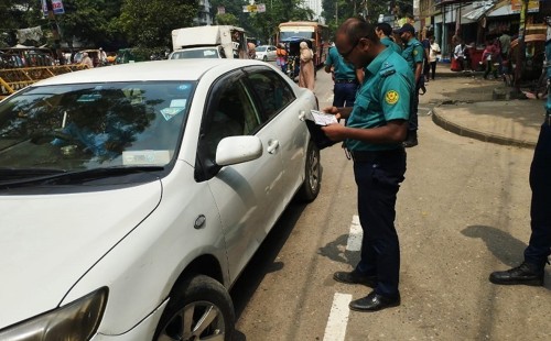 ট্রাফিক আইনে ঢাকায় একদিনে জরিমানা প্রায় ৫৩ লাখ টাকা 