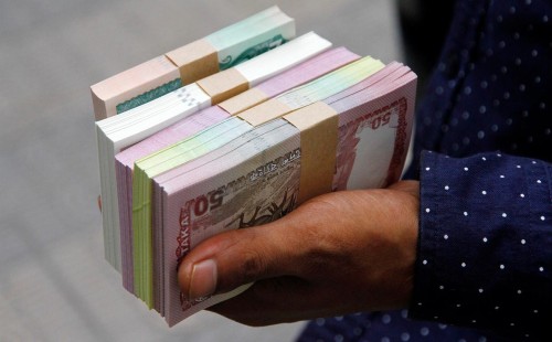 টাকা ধার নিয়ে ফেরত দিচ্ছে না? জেনে নিন কী করবেন 