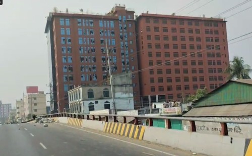 মোল্লা কলেজে হামলা-ভাঙচুর, শিক্ষার্থীদের দখলে রাস্তা 