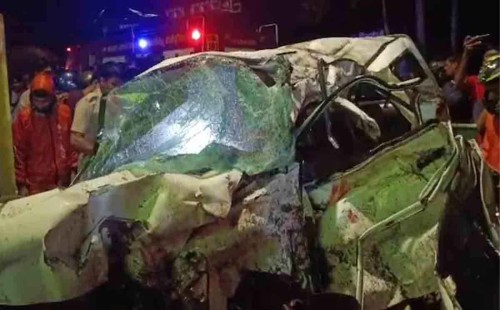 বাস গাড়ির সংঘর্ষ, ৫ মেডিকেল শিক্ষার্থীর মৃত্যু 