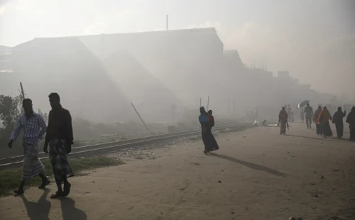 দূষিত শহরের তালিকায় আজ ঢাকা পঞ্চম 