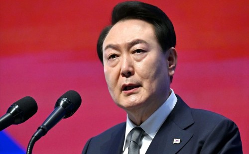 দ. কোরিয়ার প্রেসিডেন্টকে দেশ ত্যাগে নিষেধাজ্ঞা 