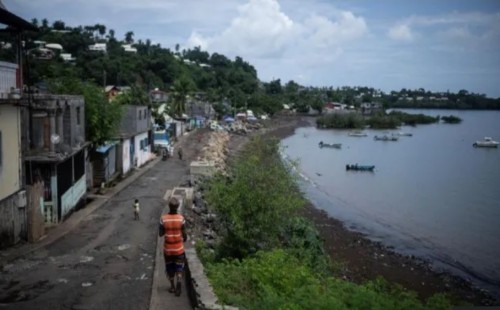 মায়োতে দ্বীপে ঘূর্ণিঝড়ের আঘাত, ব্যাপক প্রাণহানির আশঙ্কা 