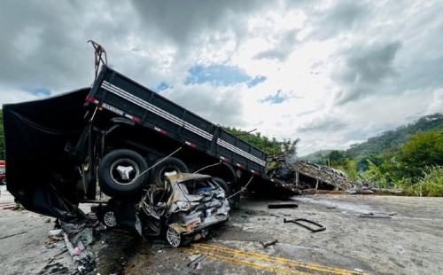 ব্রাজিলে বাস ও ট্রাক সংঘর্ষ, নিহত ৩৮ 