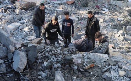 গাজার হাসপাতালের কাছে ইসরায়েলি হামলা, নিহত প্রায় ৫০ 