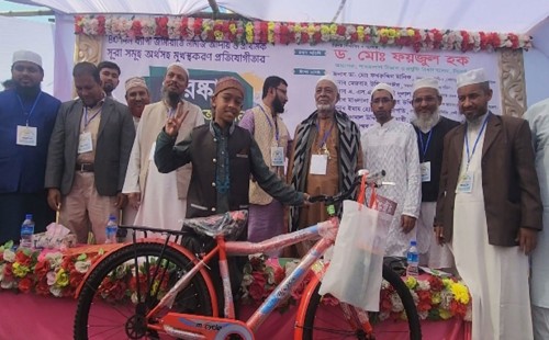৪০ দিন জামাতে নামাজ পড়ে বাইসাইকেল পেল ৫৬ কিশোর 