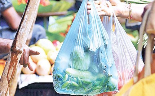 খোলাবাজারে বন্ধ হয়নি পলিথিন 