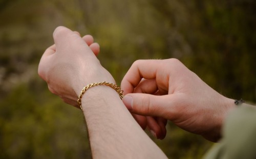 পুরুষদের স্বর্ন পরার বিধান 