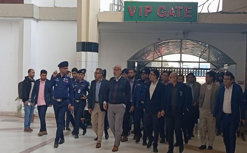 কমলাপুর স্টেশনে রেলপথ উপদেষ্টা ও সচিব 