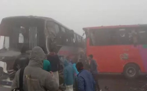 ঘন কুয়াশায় দুর্ঘটনার কবলে রংপুর-ঢাকা মহাসড়কে ৬টি গাড়ি, আহত ২৫