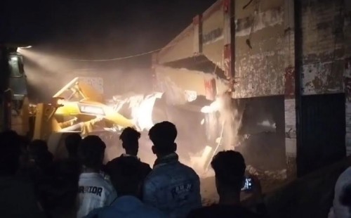 পাবনায় আওয়ামী লীগের কার্যালয় গুঁড়িয়ে দিলো ছাত্র-জনতা 