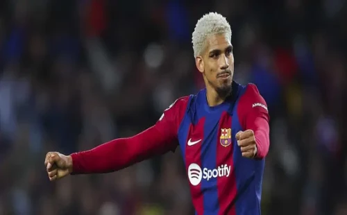 রোনাল্ড আরাউজোকে দলে টানতে ম্যানচেস্টার ইউনাইটেডের বড় অফার 