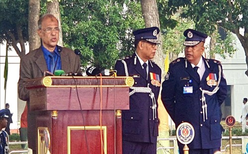 কোনো দল বা গোষ্ঠীর নয়, পুলিশ সব নাগরিকের : স্বরাষ্ট্র উপদেষ্টা 