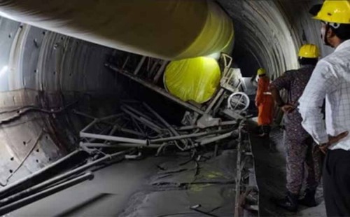 সুড়ঙ্গে এখনও আটকে আট শ্রমিক 