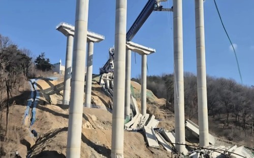 দ. কোরিয়ায় সেতু ধস, নিহত ৩ 