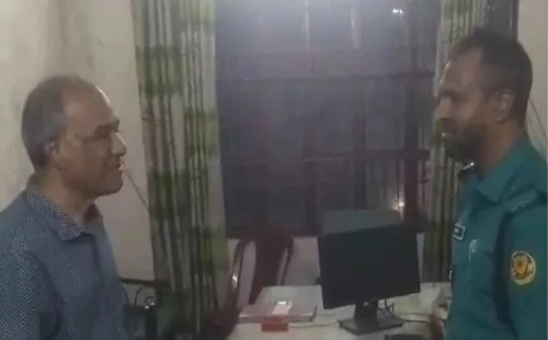 ভোরে পুলিশের টহল পরিদর্শনে স্বরাষ্ট্র উপদেষ্টা 