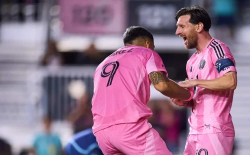 শাস্তি পাওয়ার পর গোল করে দলকে জেতালেন মেসি-সুয়ারেজ 