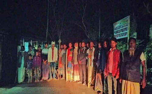 শিক্ষা সফরের ৪ বাসে ডাকাতি: রাতভর পাহারায় গ্রামবাসী 