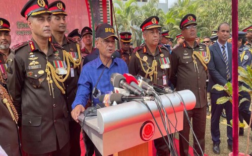 সীমান্ত হত্যা নিয়ে প্রতিবেশী দেশকে কঠোর বার্তা স্বরাষ্ট্র উপদেষ্টার 