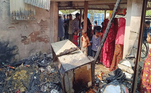 আগুনে পুড়ে ছাই বিএনপির কার্যালয়সহ ৩ প্রতিষ্ঠান 