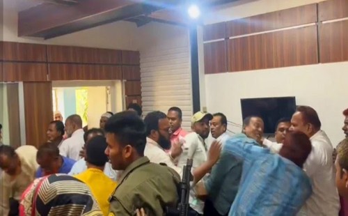 ইউএনওর সামনেই চার জামায়াত নেতাকে পেটালেন বিএনপি নেতারা 