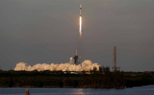 দুজনকে ফেরাতে ৪ জনের মহাকাশ যাত্রা 