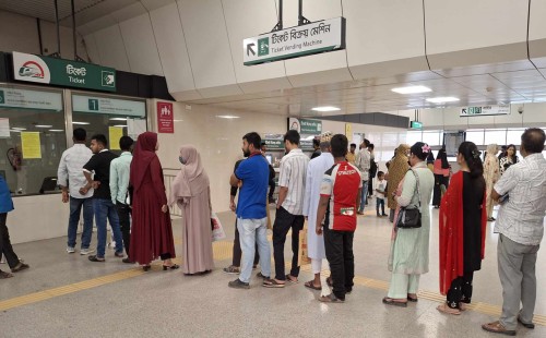 দেড় ঘণ্টা পর পুনরায় চালু হলো মেট্রোরেলের টিকিট ব্যবস্থা 