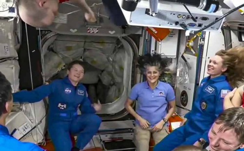 ওরা কখন নামবেন? 