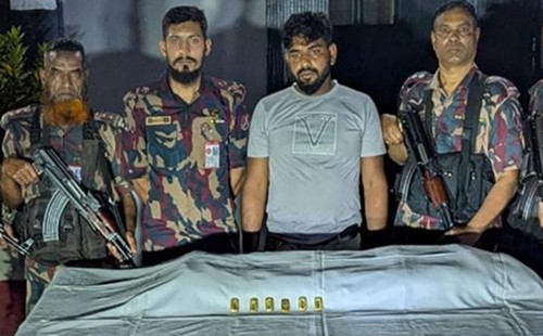 যুবকের পায়ুপথ ৬ স্বর্ণের বার উদ্ধার 