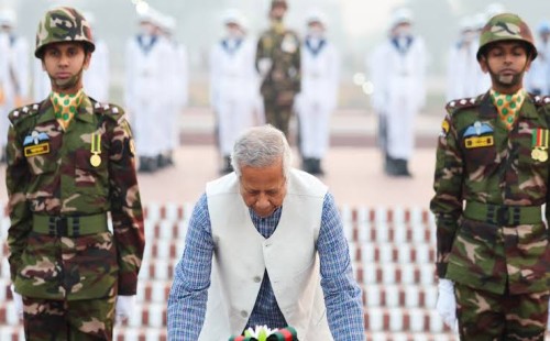 জাতীয় স্মৃতিসৌধে প্রধান উপদেষ্টার শ্রদ্ধা 