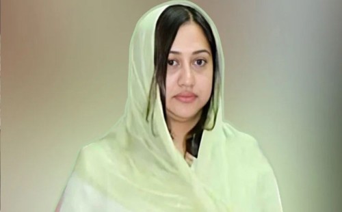 জরুরি ভিত্তিতে দেশে ফিরলেন কোকোর স্ত্রী শর্মিলা রহমান 