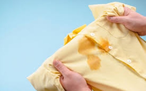কাপড়ের হলুদ দাগ দূর করার সহজ ঘরোয়া উপায় 