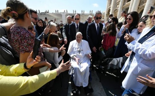 পোপের আকস্মিক উপস্থিতি 