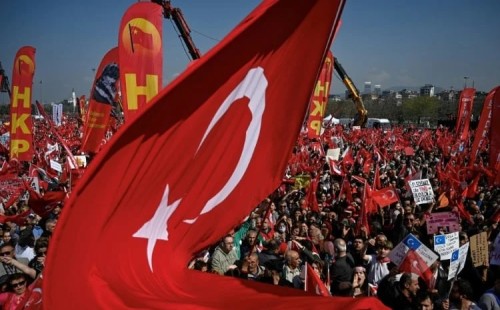 ইস্তাম্বুলে এখনও আছে প্রতিবাদ 