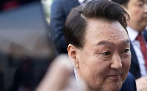 আদালতে হাজির ইউন 