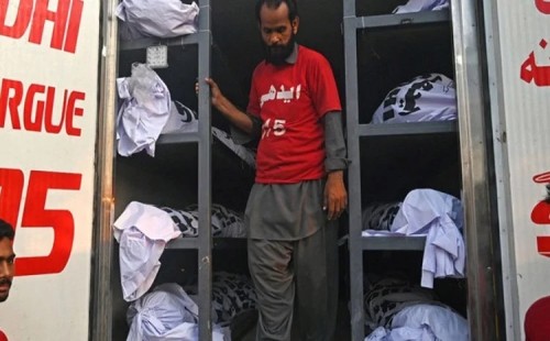 পাকিস্তানে যাত্রীবাহী বাস খাদে, নিহত ১৩ 