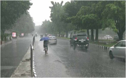 ঢাকাসহ তিন বিভাগে তীব্র বজ্রপাত ও শক্তিশালী কালবৈশাখীর আশঙ্কা 