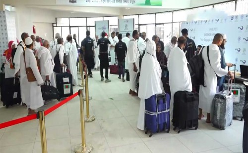 হজযাত্রায় প্রথম দিনে ঢাকা ছাড়লেন ৩৬০৭ জন 