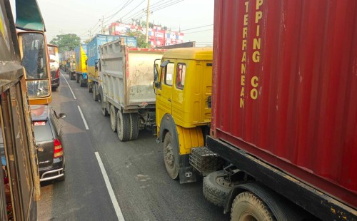 ঢাকা-চট্টগ্রাম মহাসড়কে ৩৫ কিলোমিটার যানজট, দুর্ভোগ চরমে 