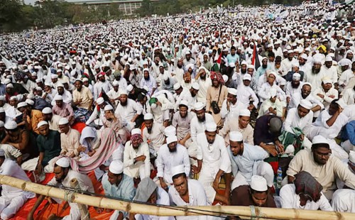হেফাজতের মহাসমাবেশে মানুষের ঢল 