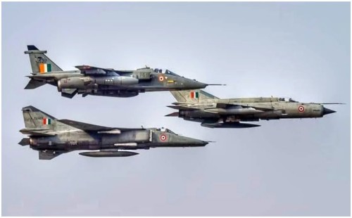 কাশ্মিরে ভারতীয় তিনটি যুদ্ধবিমান বিধ্বস্ত: রয়টার্স 