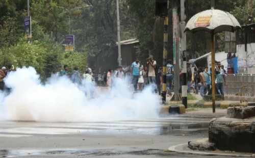 ‘এনসিপিদের সাদরে বরণ করে জবি শিক্ষার্থীদের লাঠিচার্জ কেন’ 