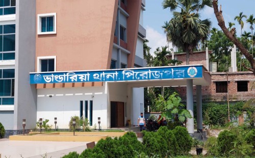 পিরোজপুরে পুলিশের কাছ থেকে ছাত্রদল নেতাকে ছিনতাই 