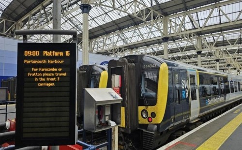 ব্রিটেনে সরকারি মালিকানায় ফিরছে ট্রেন 