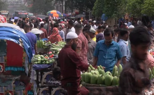 প্রধান সড়কে অস্থায়ী বাজার, ভোগান্তিতে জনসাধারণ 