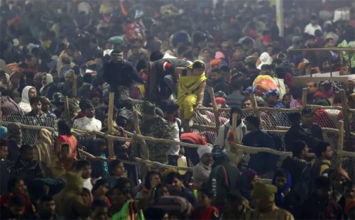 ভারতে রথযাত্রায় পদদলিত হয়ে নিহত ৩ 