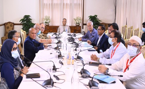 পার্বত্য চট্টগ্রামের ১০০ স্কুলে ই-লার্নিং চালুর নির্দেশ প্রধান উপদেষ্টার 